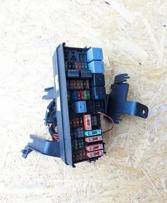 Mercedes-Benz R W251 Fuse module A1645403072 YAP29291 13607554
