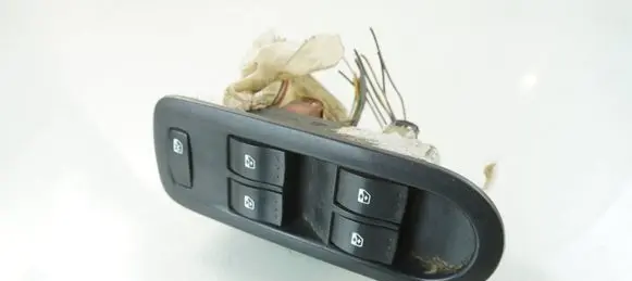 Renault Megane II Quarter vent window switch
