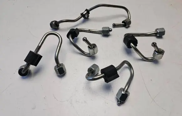 Fuel injector supply line/pipe