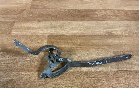 Porsche Cayenne (9PA) Tailgate/trunk/boot hinge 7L5827301B