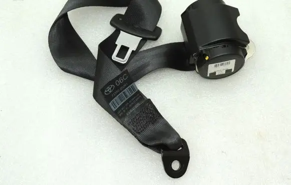 Toyota Avensis T270 Middle seatbelt (rear) 7335005061C1
