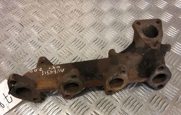 Toyota Avensis T250 Exhaust manifold