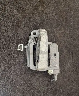 BMW 2 F46 Engine mount bracket 6875632