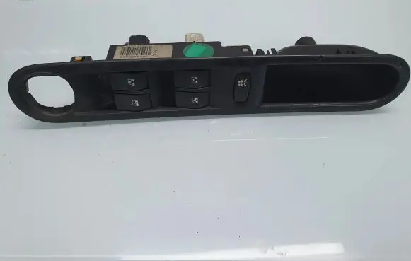 Renault Espace - Grand espace IV Electric window control switch 8200250650