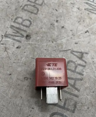 Mercedes-Benz C W205 Other relay A0009821923