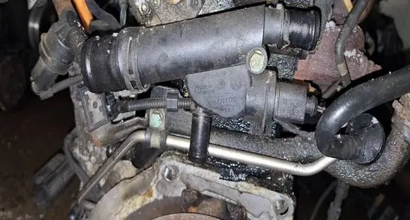 Skoda Octavia Mk2 (1Z) Engine coolant pipe/hose 038121132D