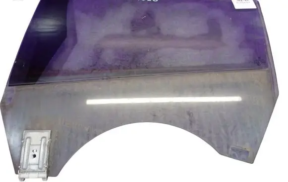 Volkswagen PASSAT CC Front door window glass four-door