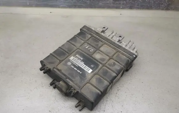 Volkswagen Golf III Engine control unit/module 0261200750 030906026K