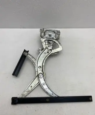 Volkswagen PASSAT B4 Front door manual window regulator 3A0837402B