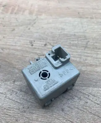 Toyota Prius (XW20) Other relay 8665220010 0689003540