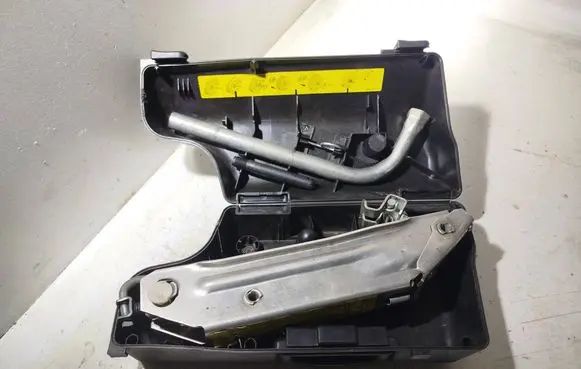 Audi A6 Allroad C5 Lift Jack 