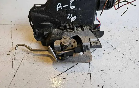 Audi A6 S6 C5 4B Front door lock