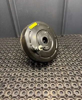 Opel Vivaro Brake booster 472101336R 93453012