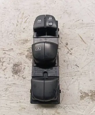 Nissan Juke II F16 Electric window control switch
