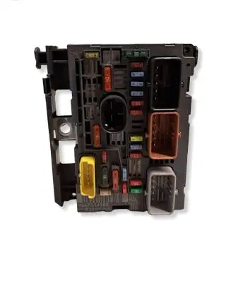 Peugeot 3008 I Fuse module 9667044980