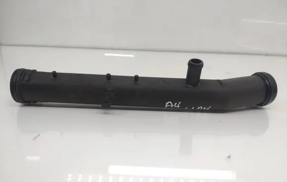 Volkswagen Golf V Engine coolant pipe/hose 032121065G