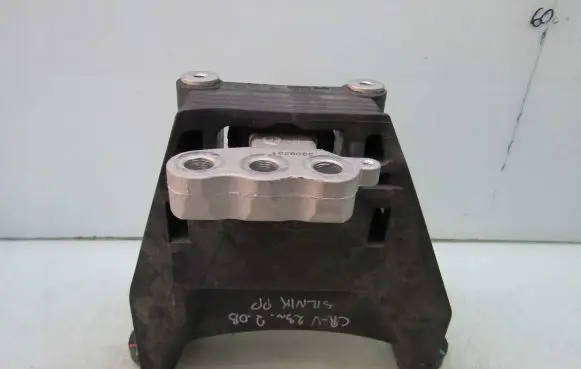 Honda CR-V Engine mounting bracket