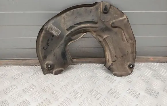 Mercedes-Benz S W222 Front brake disc dust cover plate A2224210920