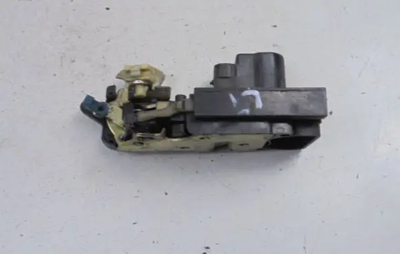 Chevrolet Tacuma Rear door lock