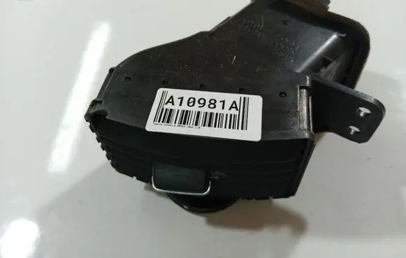 Toyota Corolla Verso AR10 Dash center air vent grill 5566064010