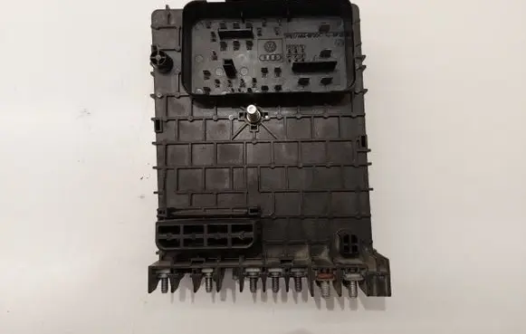 Volkswagen PASSAT B6 Fuse module 3C0937125