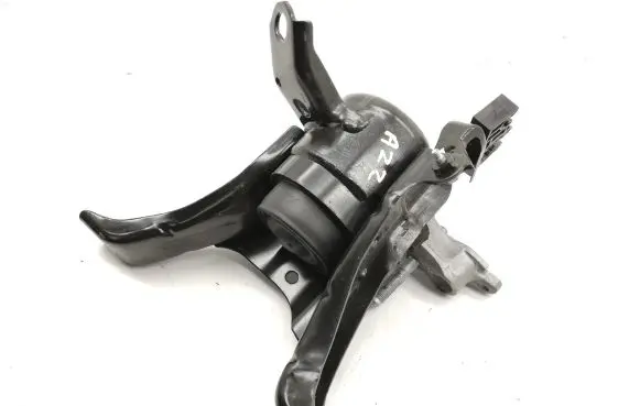Toyota C-HR I Engine mount bracket
