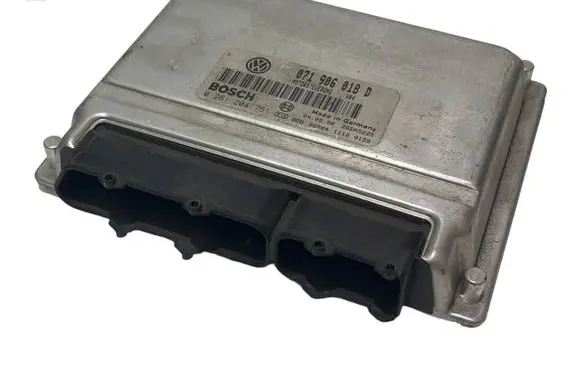 Volkswagen PASSAT B5 Engine control unit/module 071906018D