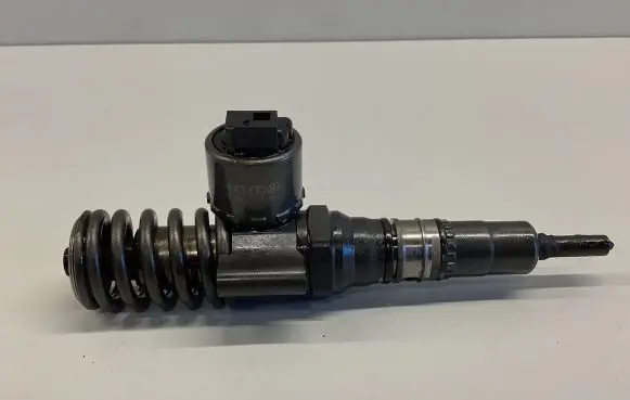 Volkswagen Golf V Fuel injector 03G130073G