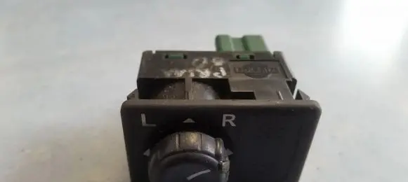 Nissan Primera Wing mirror switch