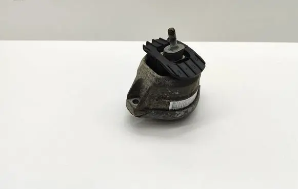 Engine mount bracket