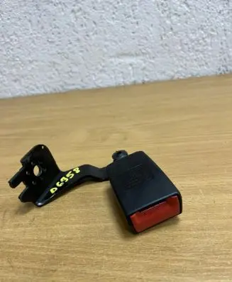 Audi A8 S8 D4 4H Middle seatbelt buckle (rear) 4H0857739989 D6958