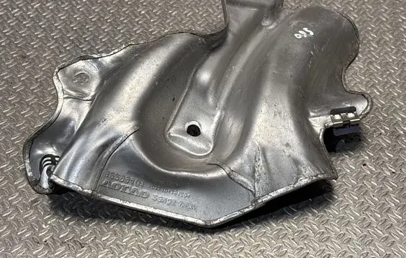 Volvo S60 Heat shield in engine bay 32299401