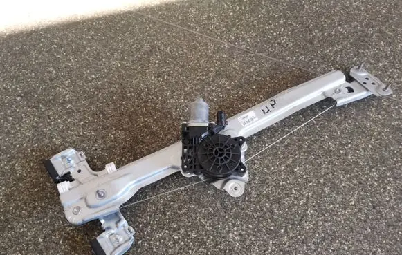 Buick Encore GX I Front door window regulator with motor 42748830 42748834