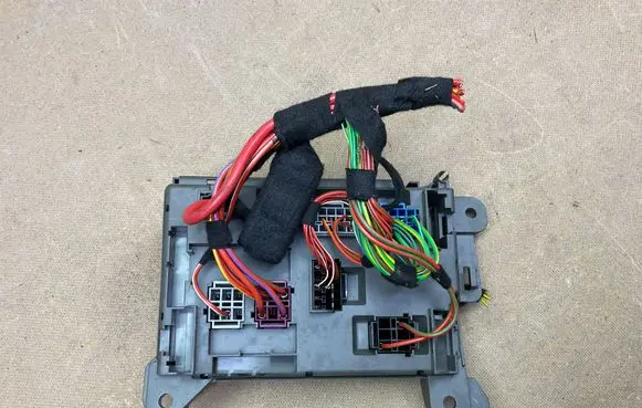 BMW X5 E70 Fuse module B010105300 518954020A