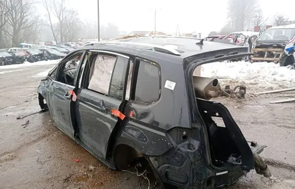 Volkswagen Touran III Front quarter panel 