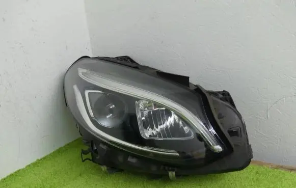 Mercedes-Benz B W246 W242 Headlight/headlamp 2469065401