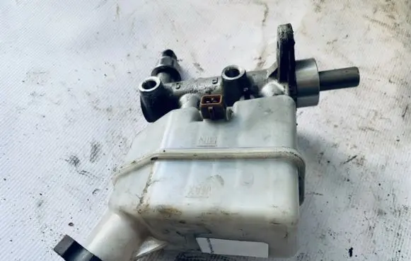 KIA Sportage Master brake cylinder bm111100 bm341106