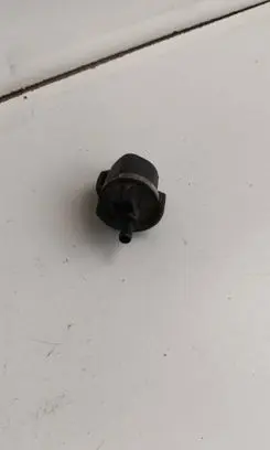 Volkswagen PASSAT B5 Valve vacuum 8X0421159