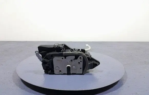 Volvo XC60 Front door lock 31440997
