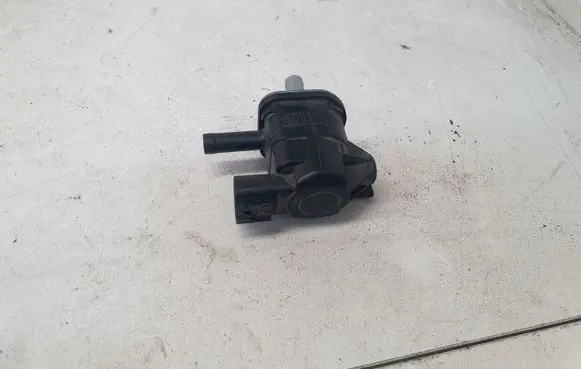 Toyota Prius (XW30) Vacuum valve 9091012276