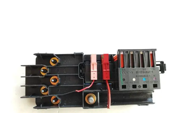 Mercedes-Benz E W211 Fuse module E0000031 013948411 013948421