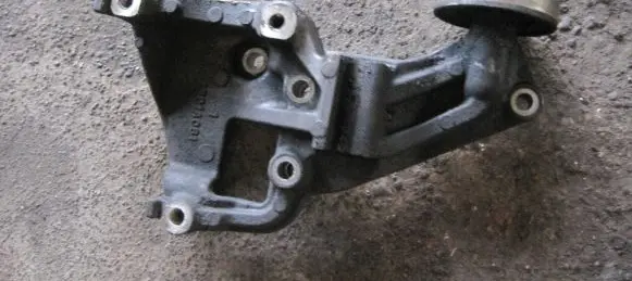 Mitsubishi Outlander Generator/alternator bracket 1801A061