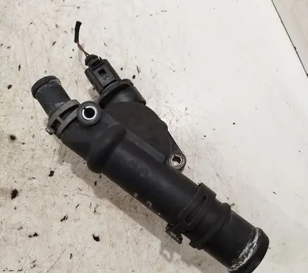 Volkswagen Golf V Engine coolant pipe/hose 03G121132B