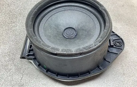 Opel Zafira C Front door speaker 20906257