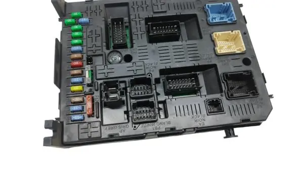 Citroen C4 I Picasso Fuse module 966405908001 281201930C F04953172