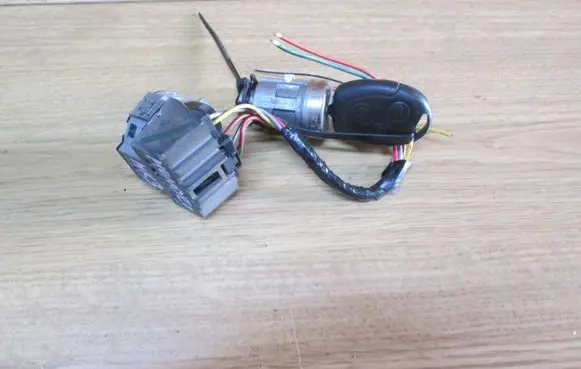 Ford Mondeo Mk III Ignition lock