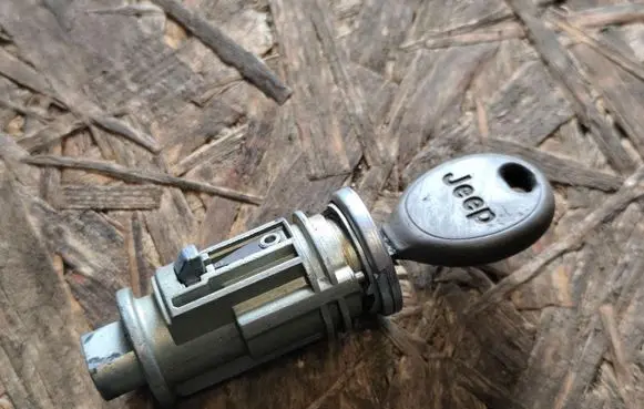 Jeep Cherokee III KJ Ignition lock 