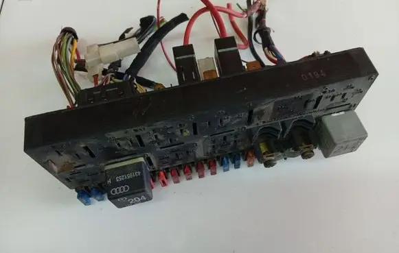 Audi 80 90 S2 B4 Fuse box set 443941822A