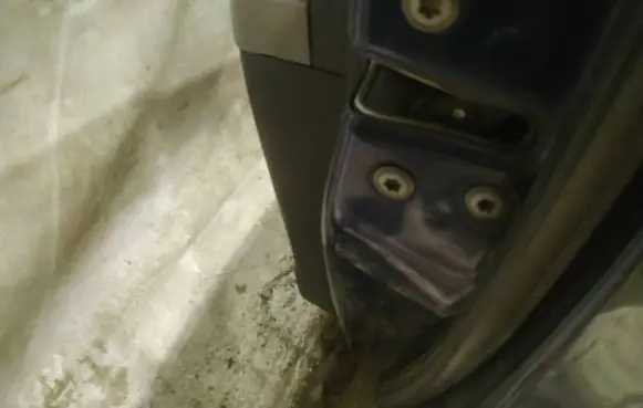 Toyota Yaris Front door lock 