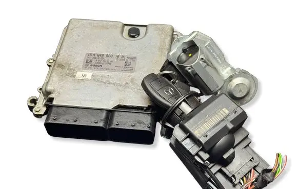 Mercedes-Benz Sprinter W906 Engine control unit/module A6429000001 0281018932 A0329011100